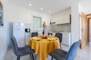 a kitchen with a table with a yellow table cloth at Barcelona Hacienda in Gostovići