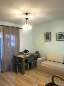 a living room with a table and a couch at Mollys apartment 1 in Pogradec