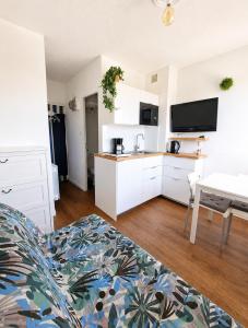 a living room with a kitchen and a table at Studio - Marina 4 - 17 allée des Pinons - 5-1 in Saint-Jean-de-Monts