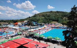 a large swimming pool with people standing around it at IL Paradiso potok akva park in Jagodina