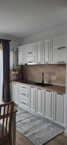 O bucătărie sau chicinetă la DaFi Apartament