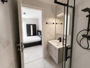 a bathroom with a sink and a mirror at Anthea - Loft Elegans in Lignano Sabbiadoro