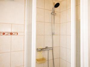 a shower with a shower head and a shower at Panoramahuis in Sukoró