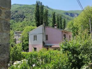 a house on the side of a mountain at La Raccolta in Scheggino