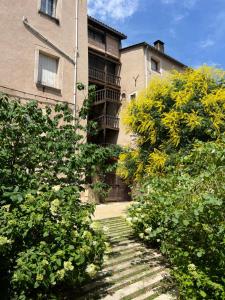 a building with a staircase in front of a building at La Chantrerie Saint Priest in Cahors +4 photos