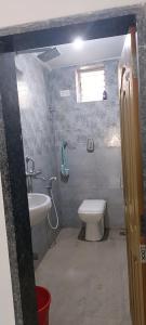 a small bathroom with a toilet and a sink at Casa Branca in Siolim