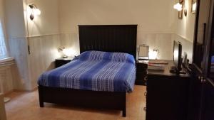 A bed or beds in a room at Casa Vacanze Nonno Giulio