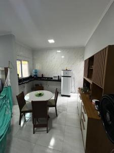 a kitchen with a table and chairs and a refrigerator at Casa da Vá! in Jijoca de Jericoacoara +16 photos