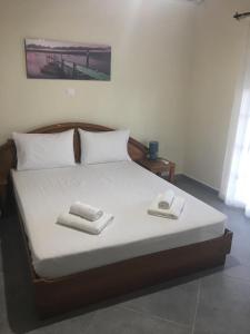 a bedroom with a bed with two towels on it at Villa Archontiko in Mirodháton