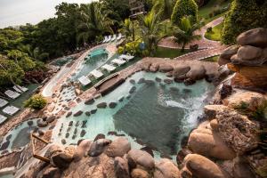 an overhead view of a swimming pool with chairs and water at Güembé Hotel Lodge & Resort in Santa Cruz de la Sierra