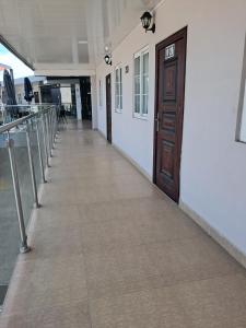 a hallway of a building with a door and a sidewalk at Hotel Inter in Penonomé