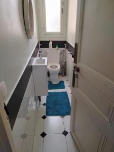 a bathroom with a toilet and a sink and a door at Harmonisches Waldatelier in Ingelheim am Rhein