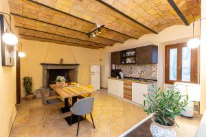 a kitchen and dining room with a wooden table and chairs at Marta Lake Albergo Diffuso & Spa in Marta