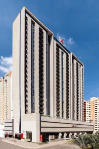 a large white building with a hotel at S4 Hotel Águas Claras in Taguatinga