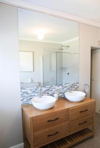 two sinks in a bathroom with a large mirror at Franskraal Zeehoek in Franskraalstrand +23 photos