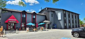 a building with blue umbrellas in front of it at Mammas Inn in Niagara Falls