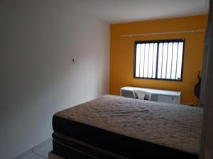 a bedroom with a bed and a window at recanto sossego in Garanhuns