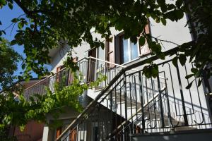 a building with a staircase leading up to a balcony at Casa Argi in Camerano