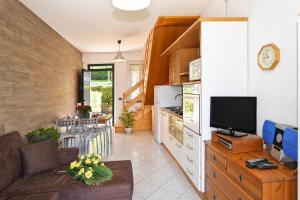 a living room with a couch and a tv at Calla in Colico +31 photos