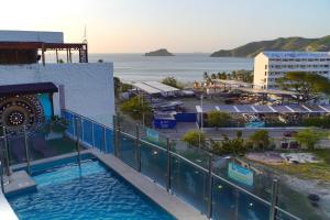 a view of a resort with a pool and the ocean at Hotel Medellín Rodadero in Santa Marta