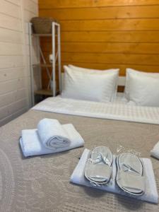 a pair of glasses and towels on a bed at МріяТИ in Verkhovyna