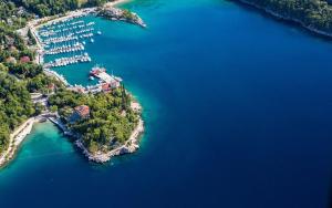 an aerial view of a group of islands in the water at Room Marta in Omišalj