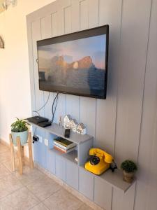 a flat screen tv hanging on a wall at Los Aromos Sinsacate in Sinsacate