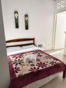 a bedroom with a bed with shoes on it at Casa próximo a Dutra- Excelente Localização in Lorena