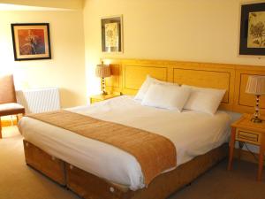Een bed of bedden in een kamer bij Ma Dwyer's Guest Accommodation