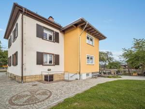 a yellow and white house with a yard at Frida in Lichtenhain