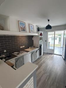 a kitchen with a sink and a counter top at Maison chaleureuse proche plage et forêt in Neufchâtel-Hardelot