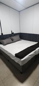 a bedroom with a large bed in a room at City suítes in Diamantino