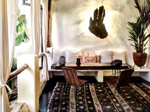 a room with a table and chairs and a cactus at Tribal Hotel in Granada