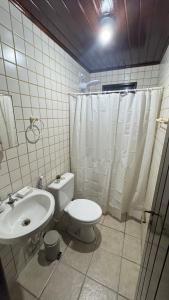 a bathroom with a toilet and a sink at Casa em Gravatá Copenhague in Gravatá +44 photos