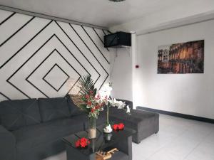 a living room with a couch and a table with flowers at La Casa di Giovanna in Alfonso