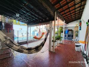 a room with a hammock in a house at CASA com ACOMODAÇÃO para 6 PESSOAS in Guaratinguetá