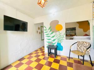 a room with a checkered floor and a chair at Apto cerca al parque de Jardín in Jardin