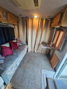 a small room with a couch in an rv at Casa Rodante Tony 1 in San Felipe