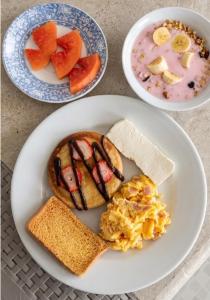 two plates of breakfast food on a table at Hotel Estadio Real in Medellín