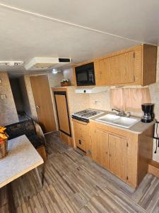a small kitchen with a sink and a stove at Casa Rodante Tony 2 in San Felipe