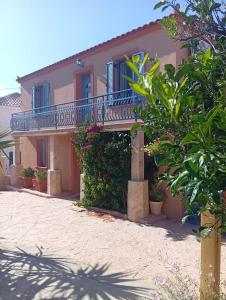 a house with a balcony on the side of it at Maronia in LivadhokhÃ³rion
