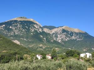 a group of mountains with houses in front of them at Antica Cluviae in Palombaro