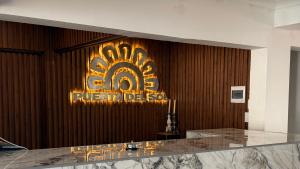 a lobby with a sign on a wall at Hosteria Puerta del Sol in Caldera