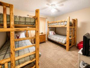 a bedroom with two bunk beds in a house at Chalet Rouge in Ruidoso