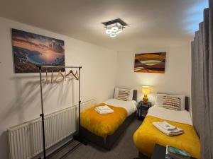a bedroom with two beds in a room at Contractor Accommodation, Free Large Car Park, Sleeps 7 in Kent