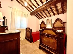 a bedroom with two beds and a table in a room at Villa Pasqui 1914 e Limonaia in Città di Castello