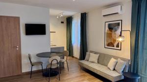 a living room with a couch and a table at Sétány Apartman-és Vendégház in Tiszafüred
