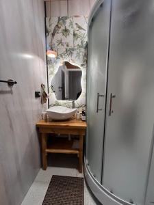 a bathroom with a sink and a mirror at Marjan bay in Tossor