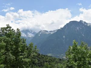 アパートメントから撮影された、または一般的な山の景色