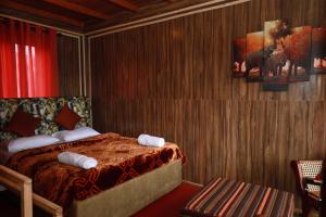 a bedroom with a bed with towels on it at The Cloud-Line Cabana in Nuwara Eliya